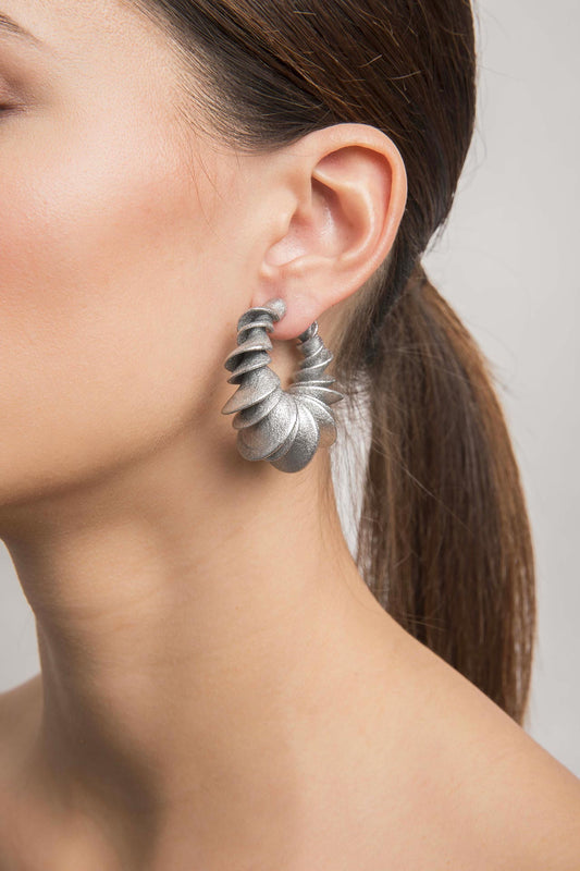Bailong Earrings 1 (Metallic)