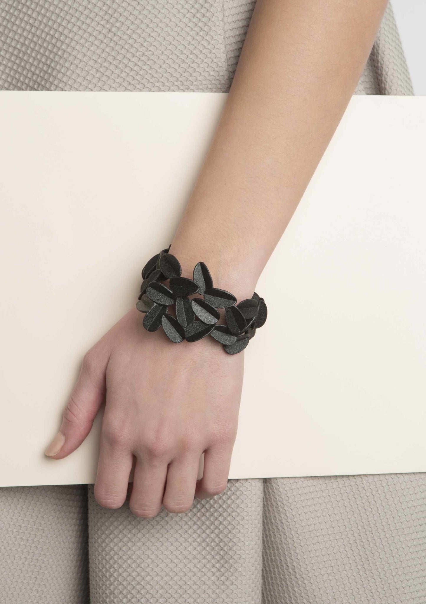 Leaves Bracelet (Metallic)